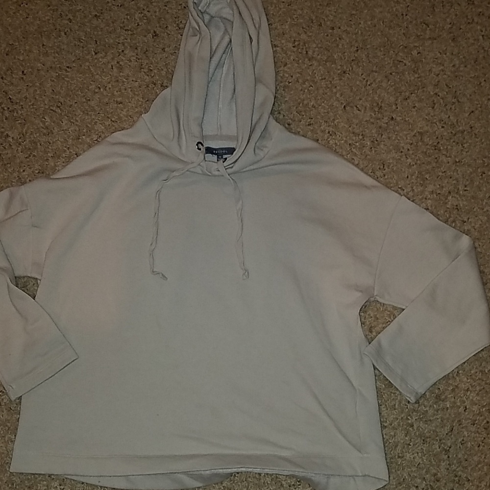 Cream colored sweatshirt.